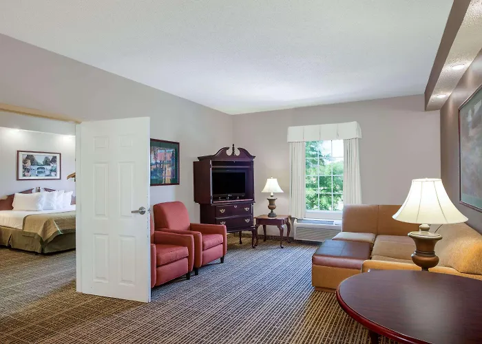 Baymont By Wyndham Lafayette Airport